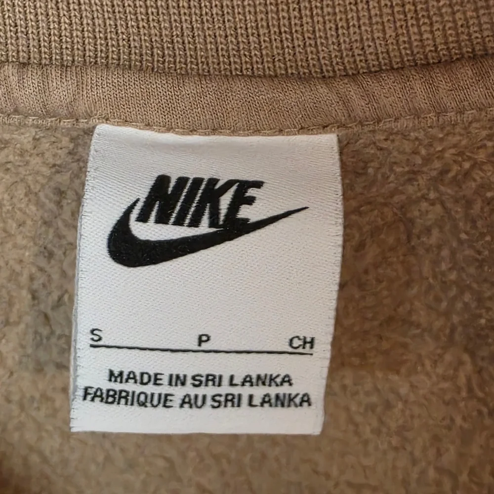 Nike Sportswear Club Fleece Crewneck Sweatshirt Khaki Tan Mens Small BV2662-247 - Picture 7 of 9